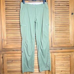 L.L. Bean Khaki outdoor hiking water resistant cinch bottom cargo pants size 6